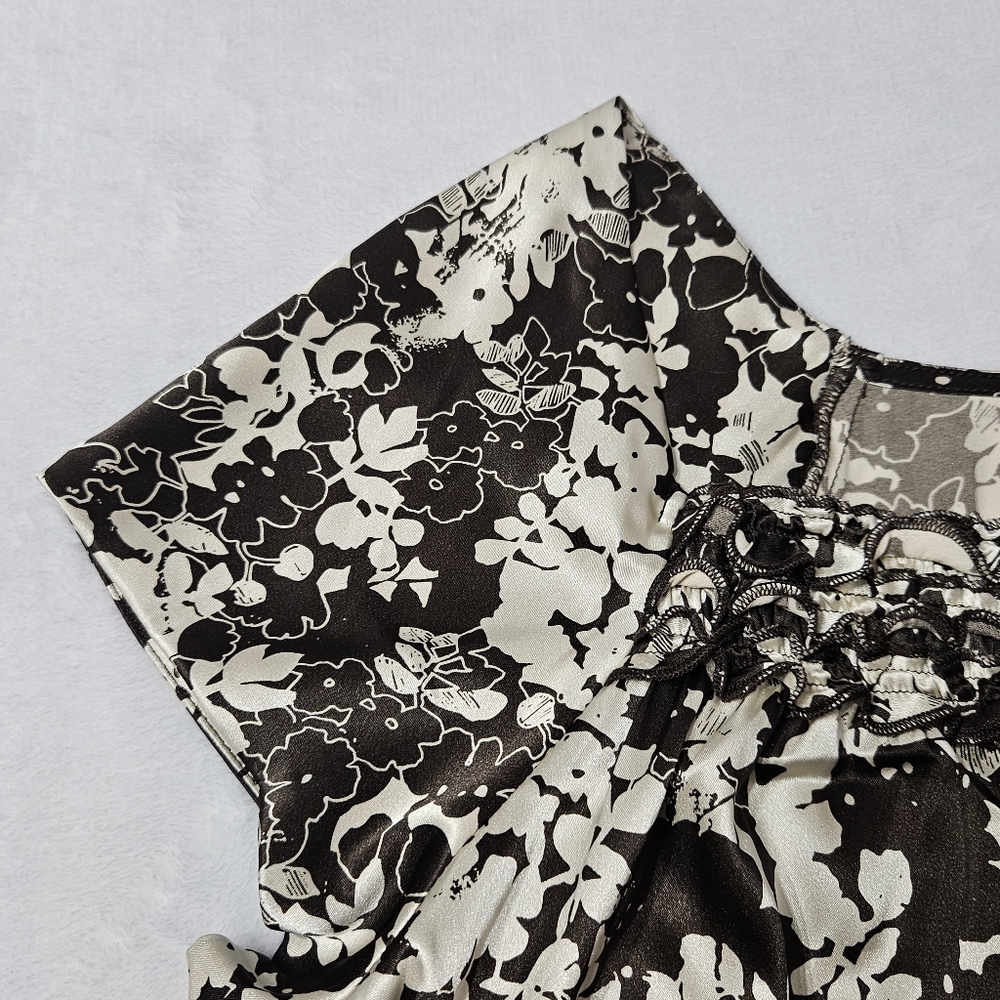 New York & Company satiny short cap sleeves top blouse with floral print Large - Picture 6 of 8